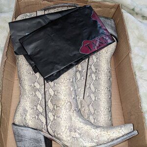 Women's western boots